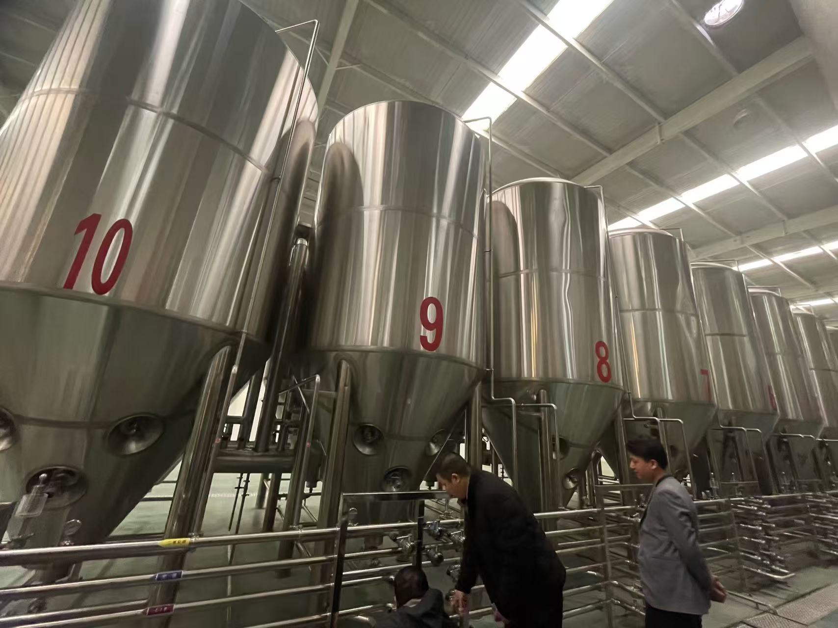 和布克赛尔精酿啤酒设备厂—平面布置、设备设计、制造、调试、培训等一条龙服务